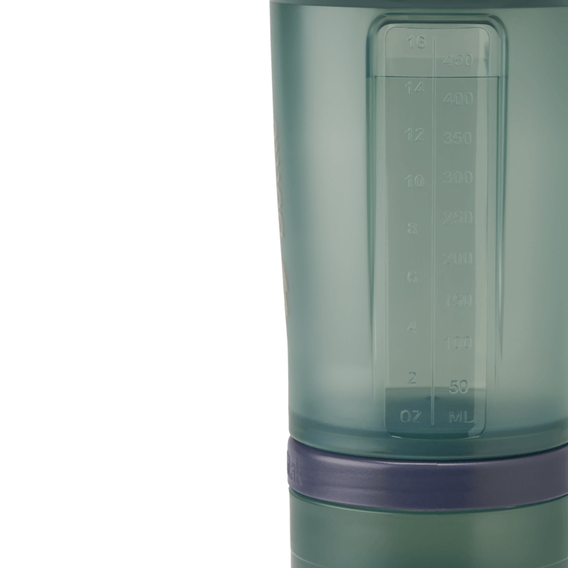 Shaker with measurement markings to get the perfect amount of protein every time.