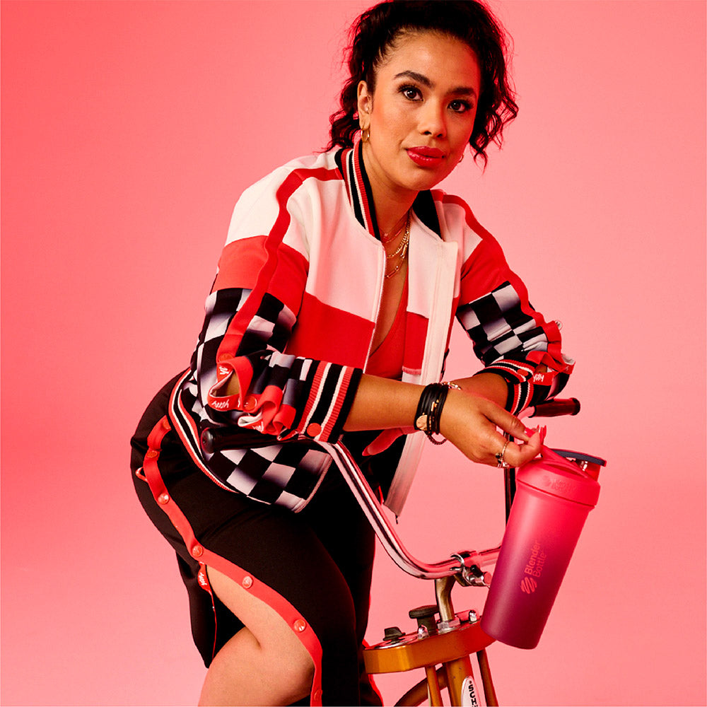 Woman holding Raspberry Sport Sleek