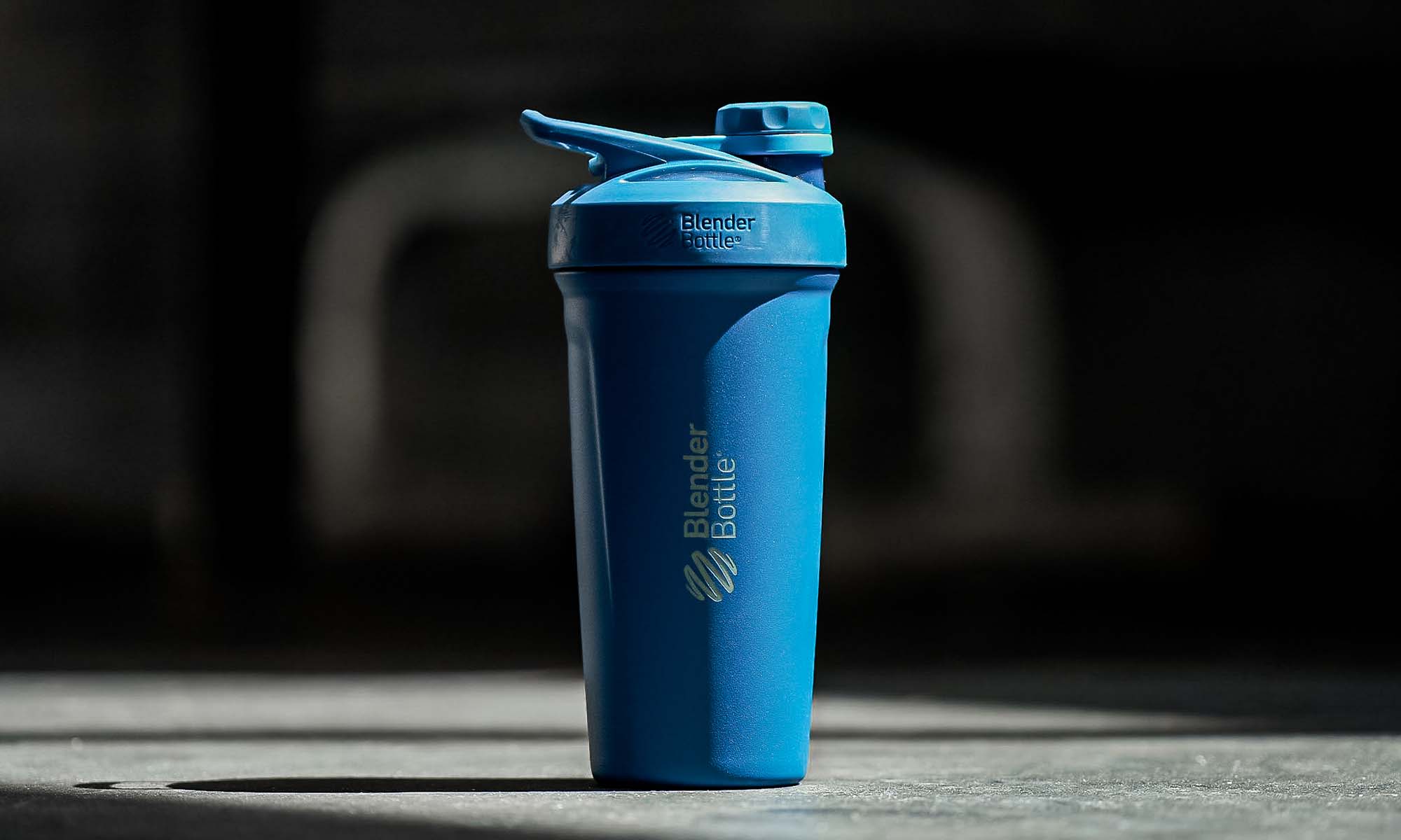 An insulated stainless steel shaker bottle with twist lid in the gym